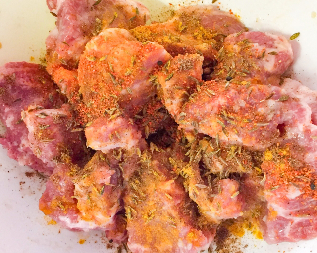 焼く前のジャークチキン