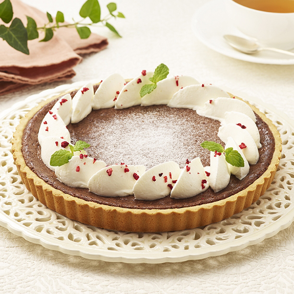 テーブルマーク）フリーカットケーキ　チョコレートタルト（北海道産生クリーム使用）（ホール）　560ｇ