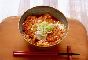 チリカツ丼